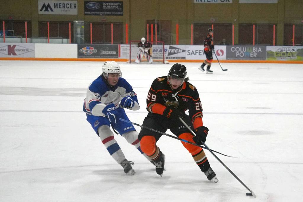 The Castlegar Rebels took on the Creston Valley Thunder Cats Oct. 3 (Kelsey Yates/Creston Valley Advance)