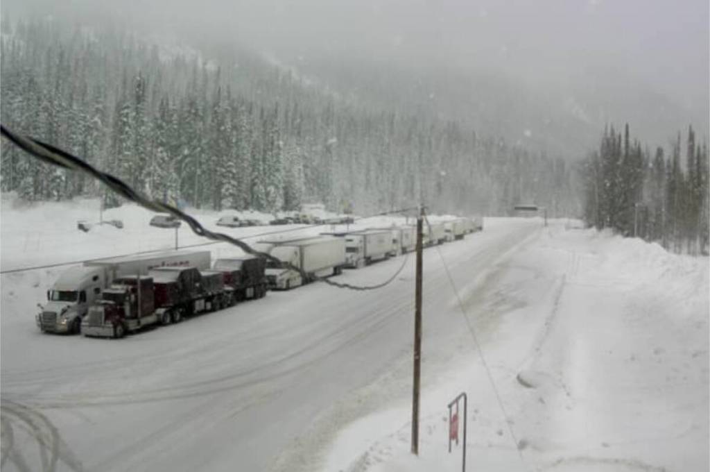 Semi collision kills 1 as Trans-Canada shuts Revelstoke to Golden